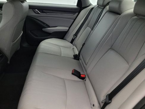 Used 2018 Honda Accord Touring image 18