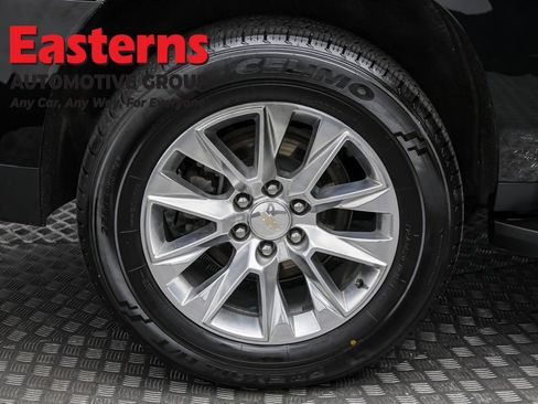 Used 2024 Chevrolet Suburban Premier RWD image 34