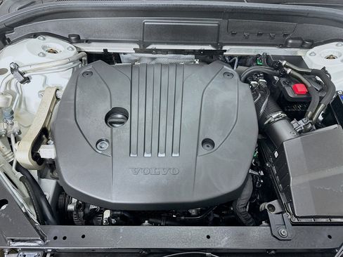 Used 2024 Volvo XC60 B5 Plus image 34