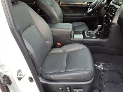 Used 2023 Lexus GX 460 Luxury w/ Sport Design Package AWD/4WD image 24