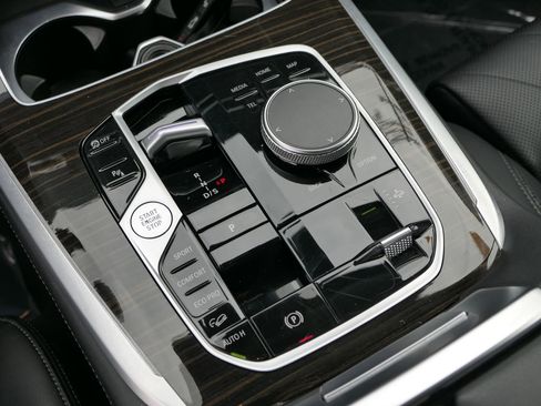 Used 2024 BMW X7 xDrive40i image 21