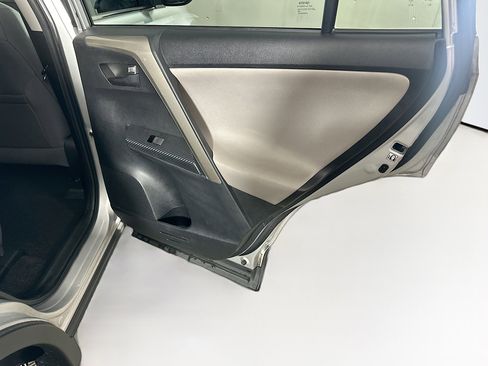 Used 2015 Toyota RAV4 LE FWD image 27