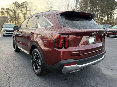 Used 2024 Kia Sorento S image 5