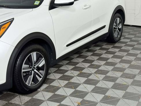 Used 2020 Kia Niro LXS FWD image 13
