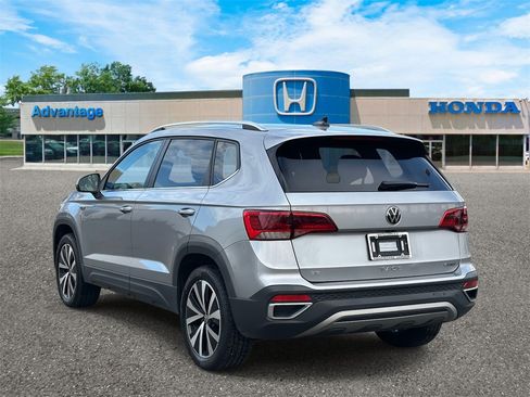 Used 2022 Volkswagen Taos SE image 5