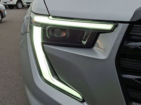 Used 2025 GMC Acadia Elevation w/ Elevation Premium Package image 9