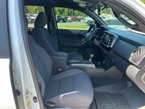 Used 2016 Toyota Tacoma TRD Off-Road w/ Towing Package AWD/4WD image 11