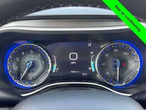 Used 2023 Chrysler Pacifica Touring-L FWD image 22