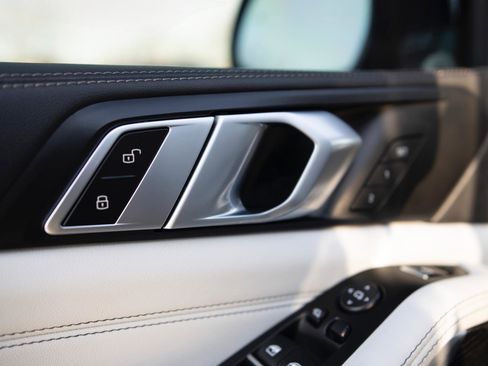 Used 2024 BMW X5 xDrive40i w/ M Sport Package image 14