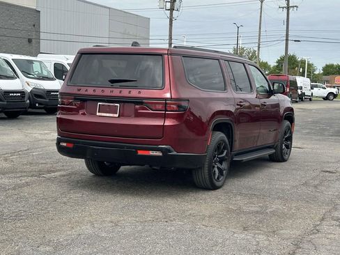 Used 2024 Jeep Wagoneer L Series II AWD/4WD image 4