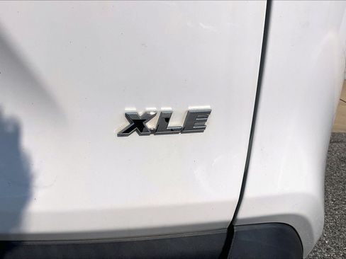 Used 2021 Toyota RAV4 XLE FWD image 10