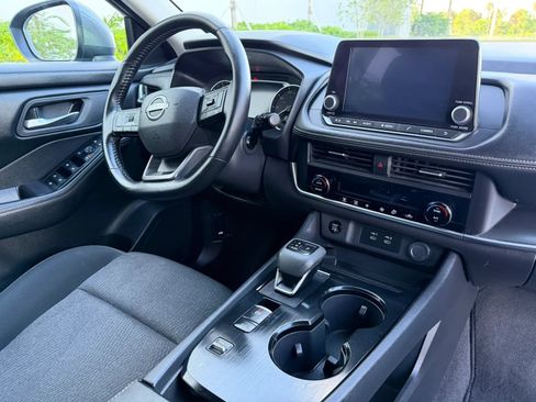 Used 2025 Nissan Rogue SV FWD image 20