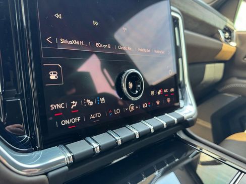 Used 2025 GMC Yukon XL Denali Ultimate AWD/4WD image 28