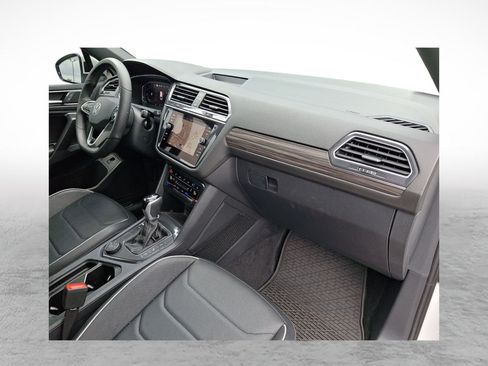 Used 2024 Volkswagen Tiguan SEL R-Line AWD/4WD image 12