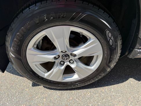 Used 2019 Toyota RAV4 XLE w/ Convenience Package AWD/4WD image 8
