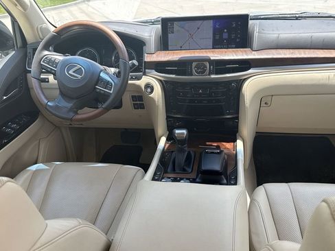 Used 2020 Lexus LX 570 4WD w/ Luxury Package image 19
