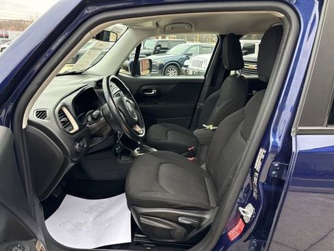 Used 2017 Jeep Renegade Latitude w/ Cold Weather Group image 23