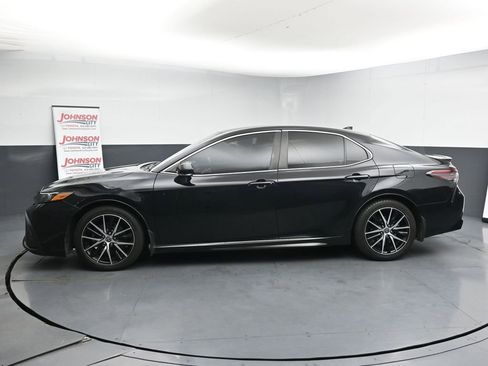 Used 2022 Toyota Camry SE FWD image 5