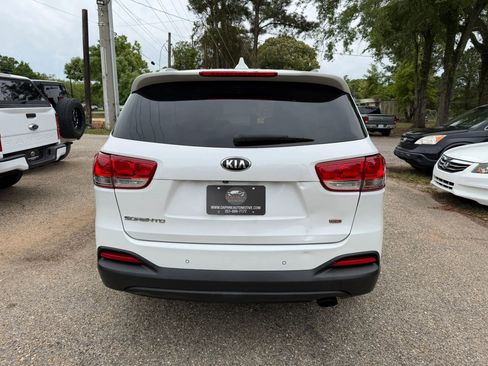 Used 2017 Kia Sorento LX w/ LX Convenience Package image 6