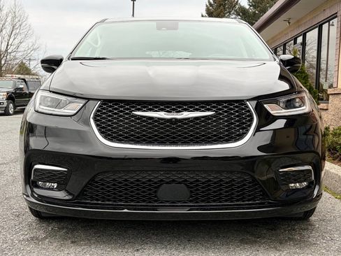 Used 2024 Chrysler Pacifica Touring-L FWD image 38