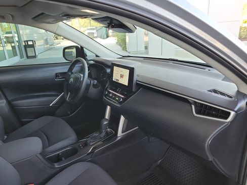 Certified 2025 Toyota Corolla Cross LE w/ Moonroof Package image 31