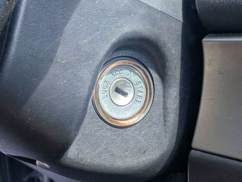 Used 2005 Mitsubishi Galant SE FWD image 29
