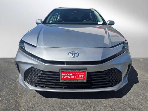 Used 2025 Toyota Camry LE w/ Convenience Package image 8