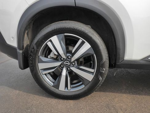 Used 2023 Nissan Rogue SL w/ SL Premium Package image 9