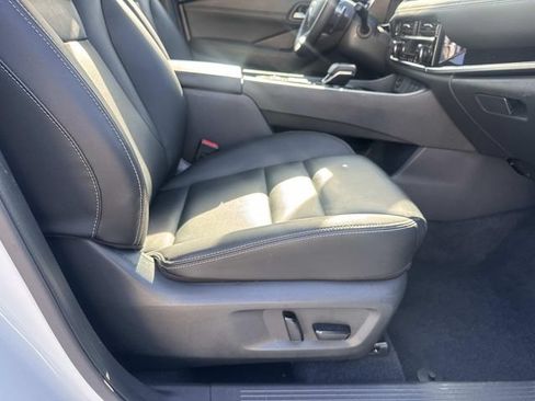 Used 2026 Nissan Rogue SL FWD image 11