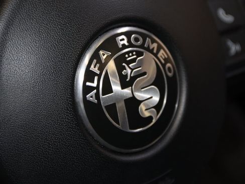 Used 2022 Alfa Romeo Stelvio Ti image 42