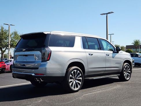 Used 2025 Chevrolet Suburban High Country image 8