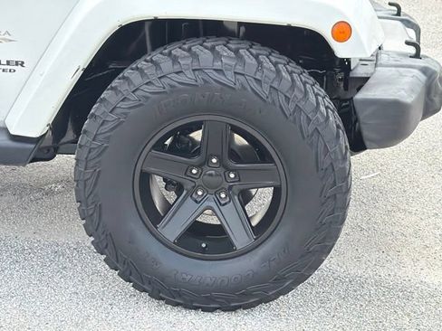 Used 2015 Jeep Wrangler Unlimited Sahara w/ Dual Top Group AWD/4WD image 8