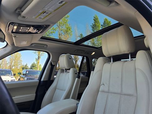 Used 2016 Land Rover Range Rover HSE image 25