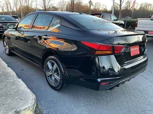 Used 2022 Nissan Altima 2.5 SV w/ SV Premium Package image 4