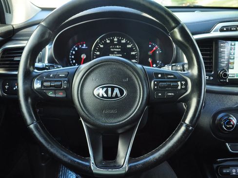 Used 2017 Kia Sorento SX image 11