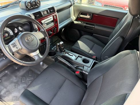 Used 2010 Toyota FJ Cruiser 4WD image 24