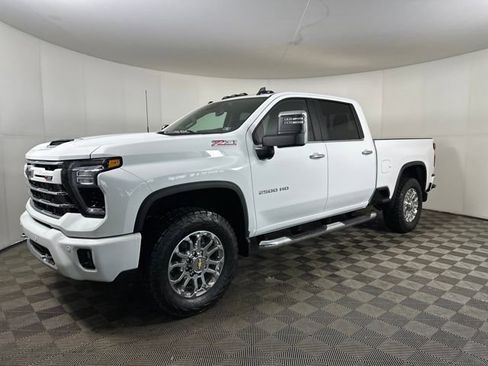 Used 2025 Chevrolet Silverado 2500 LT w/ Z71 Chrome Sport Edition image 12