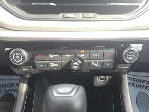 Used 2025 Jeep Compass Limited AWD/4WD image 22