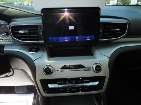 Used 2023 Ford Explorer XLT w/ Equipment Group 202A image 6