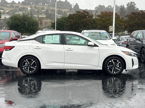 Used 2024 Nissan Sentra SV image 2