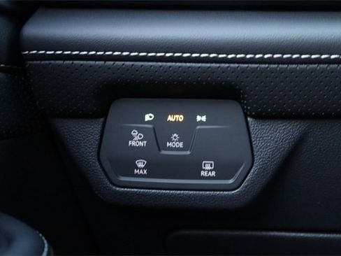 New 2026 Volkswagen Atlas Cross Sport SE image 18