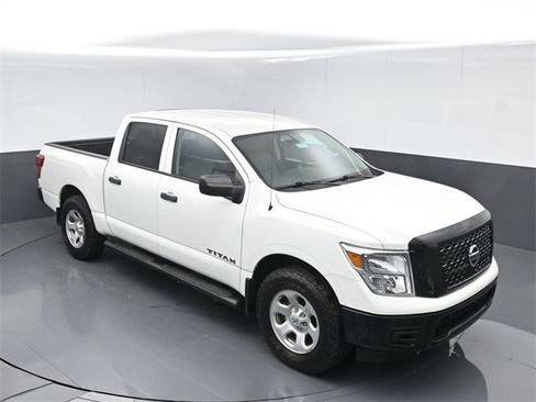 Used 2018 Nissan Titan S image 36