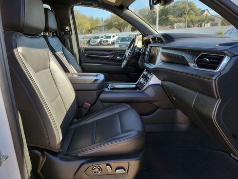 Used 2023 GMC Yukon XL Denali image 27