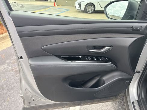 Used 2025 Hyundai Tucson Limited FWD image 6