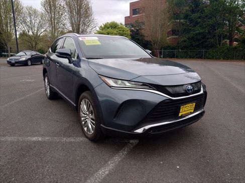 Certified 2022 Toyota Venza XLE AWD/4WD image 3