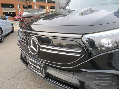 Used 2022 Mercedes-Benz EQB 350 4MATIC image 26