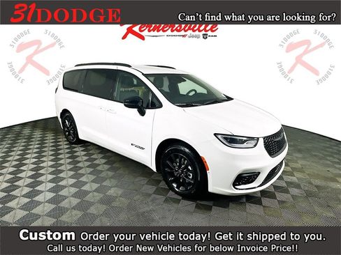 New 2025 Chrysler Pacifica Select w/ Fav Edition Package image 1