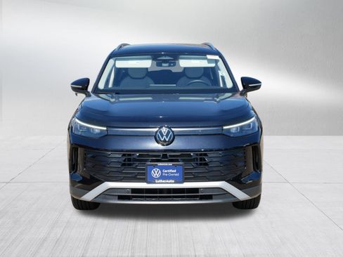 Certified 2025 Volkswagen Tiguan SE AWD/4WD image 2