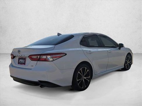 Used 2020 Toyota Camry LE FWD image 5