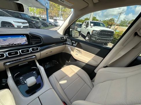 Used 2022 Mercedes-Benz GLE 350 4MATIC w/ Premium Package image 11